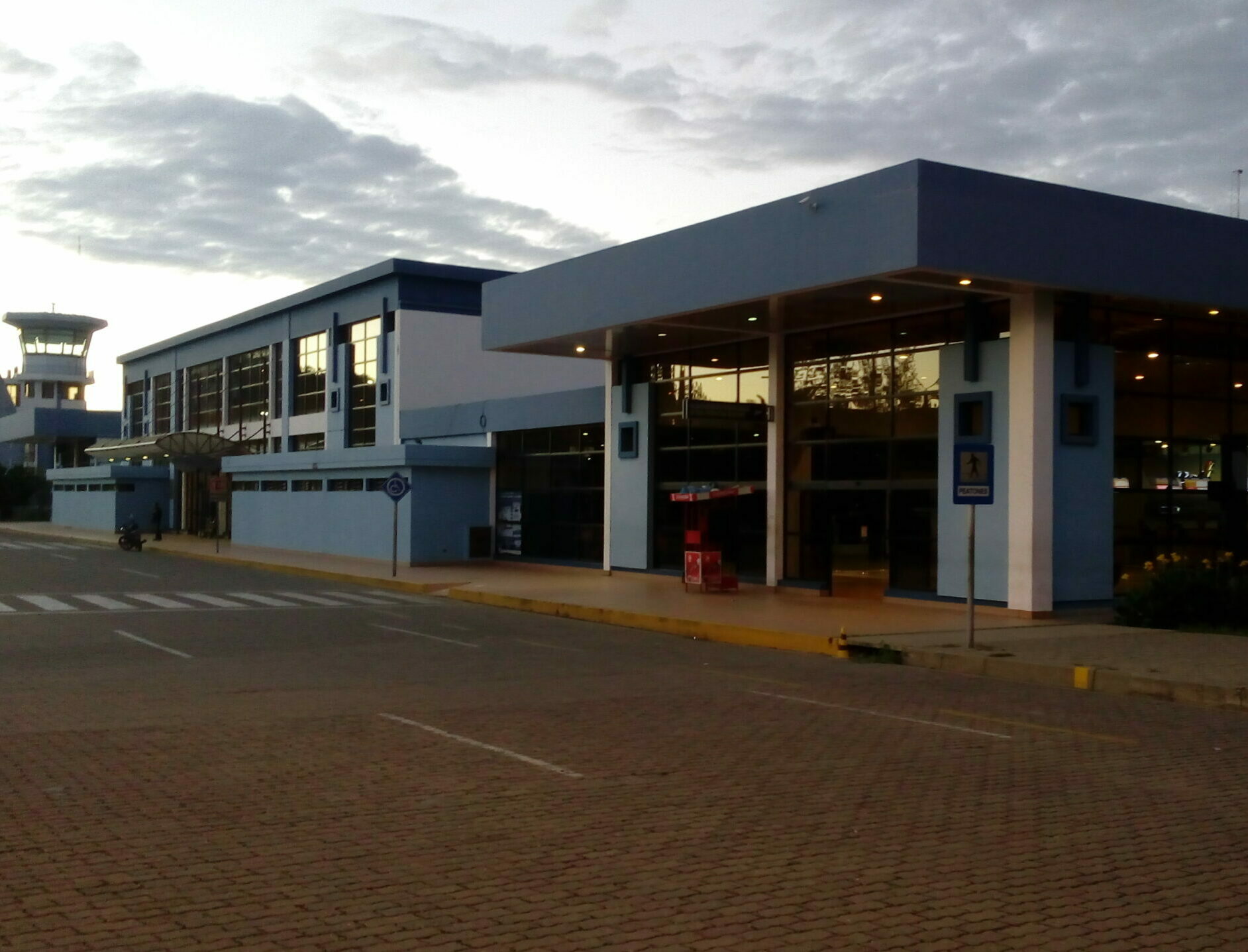 Aeropuerto Oriel Lea Plaza